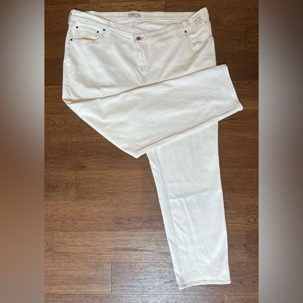 NWT A&F "90s Straight Ultra High Rise" Jeans, Criss-Cross Button | 37/24W (US)